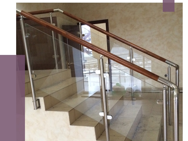 Комбинированные перила из металла и дерева в Соликамске