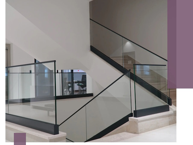 Стеклянные перила премиум-класса с установкой в Соликамске