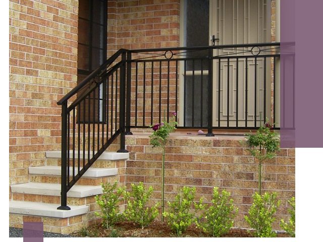 Уличные перила из металла под ключ в Соликамске