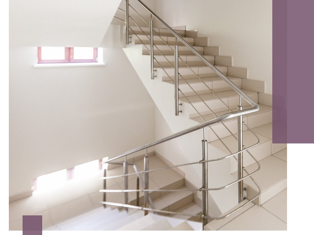 Установка и замена перил в подъезде в Соликамске