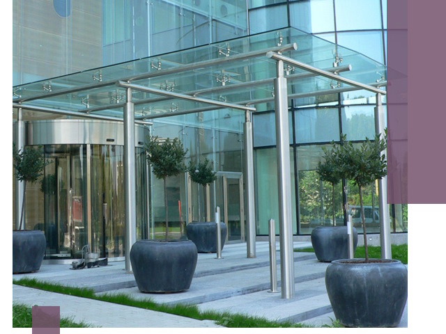 Навесы из стекла на заказ в Соликамске — монтаж и установка