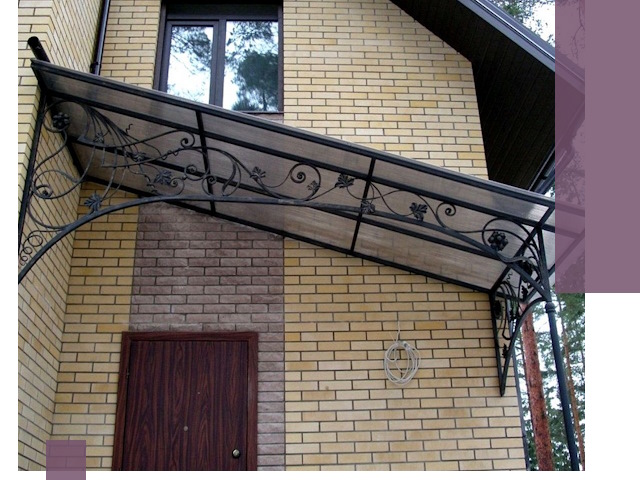 Односкатные козырьки из металла под ключ в Соликамске